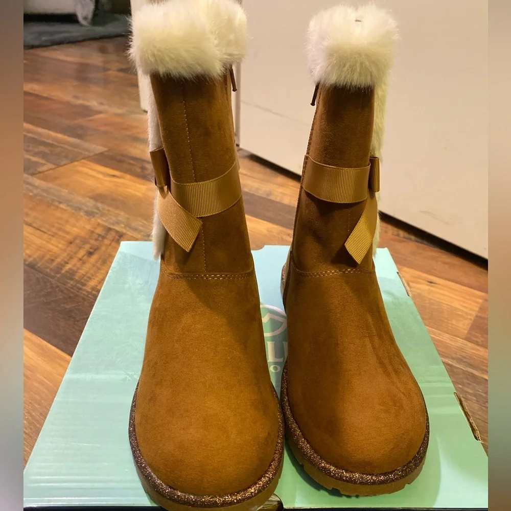 Magellan Outdoors Tan Boots with Faux Fur and Bow - Picture 3 of 8